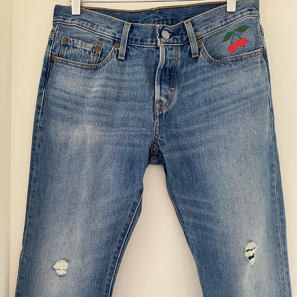 Levi’s 501 button fly with cherry embroidery - Picture 4 of 15